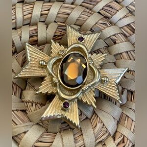 ☀️ Vintage AVON Gold Tone Maltese Cross Amethyst Rhinestone Brooch Pin